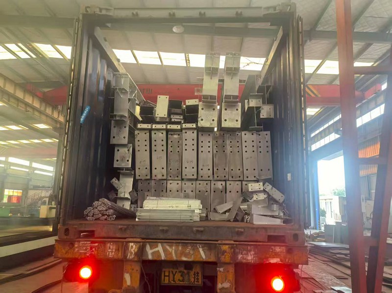 Struchtúr cruach saincheaptha plandaí galbhánaithe a seoladh chuig Oileáin Fháclainne