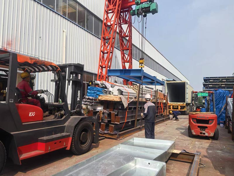 D'éirigh le Struchtúir Cruach na Guáine a Seoladh, Ag Éascaíocht Turais Tógála Nua Thar Lear